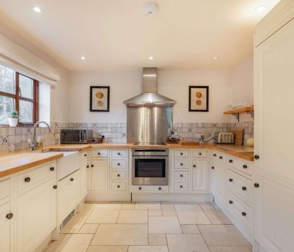 Tyte Cottage Kitchen - StayCotswold