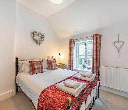 North House Double Bedroom - StayCotswold
