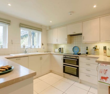 Star Cottage Kitchen - StayCotswold