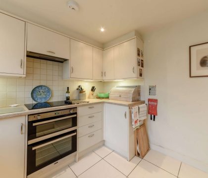 Star Cottage Kitchen - StayCotswold