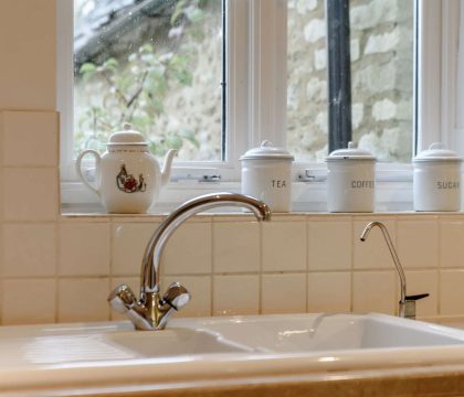 Star Cottage Kitchen - StayCotswold