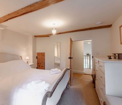 Star Cottage Master Bedroom - StayCotswold