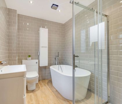The New Bakehouse Family Bathroom - StayCotswold
