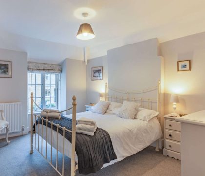 The Smithy, Double Bed - StayCotswold