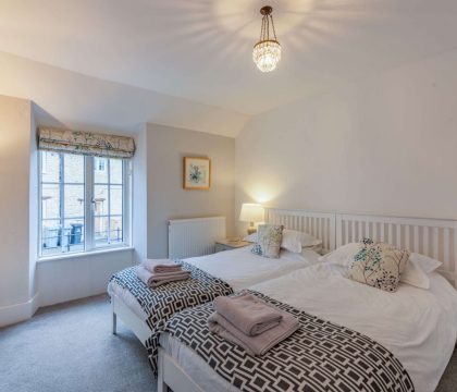 The Smithy, Twin Room - StayCotswold