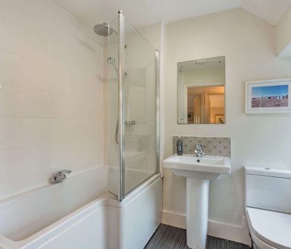 The Smithy, Family Bathroom - StayCotswold