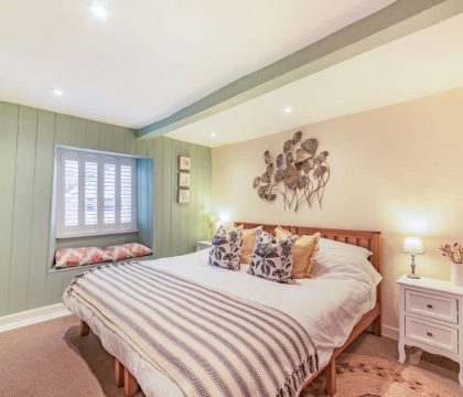 Blenheim Cottage Super King Size Bed - StayCotswold