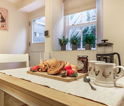 Blenheim Cottage Dining Area - StayCotswold