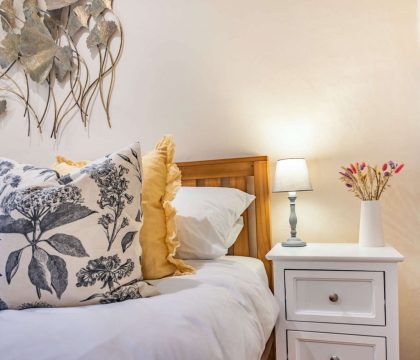 Blenheim Cottage Bedroom 2 - StayCotswold