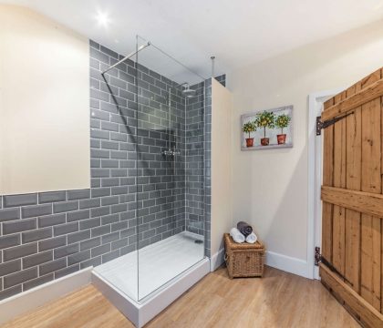 Blenheim Cottage Family Bathroom - StayCotswold
