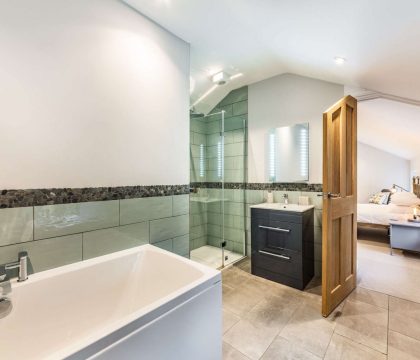 Honeystone Cottage Ensuite Bathroom - StayCotwold