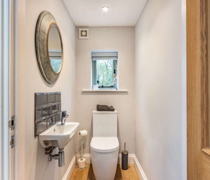 Honeystone Cottage Cloakroom - StayCotwold