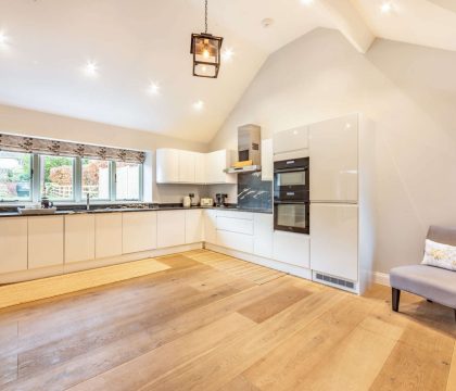 Honeystone Cottage Kitchen - StayCotwold