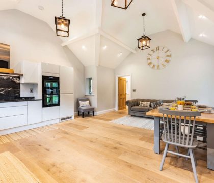 Honeystone Cottage Kitchen and Dining Room - StayCotwold