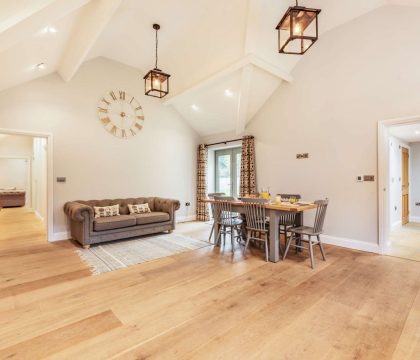 Honeystone Cottage Dining Room - StayCotwold