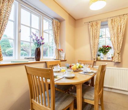 Lavender Cottage Dining Area - StayCotswold