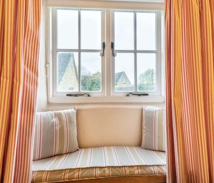 Lavender Cottage Window Seat - StayCotswold