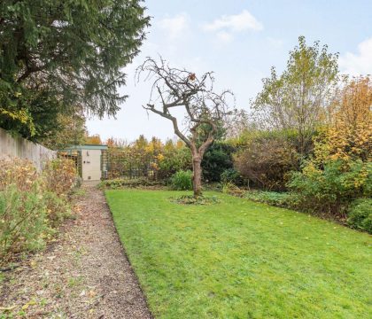 Cosy Corner Garden - StayCotswold