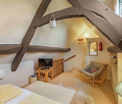 Cosy Corner Double Bedroom - StayCotswold