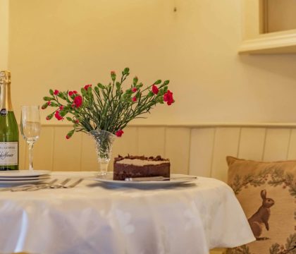 Cosy Corner Dining Table - StayCotswold