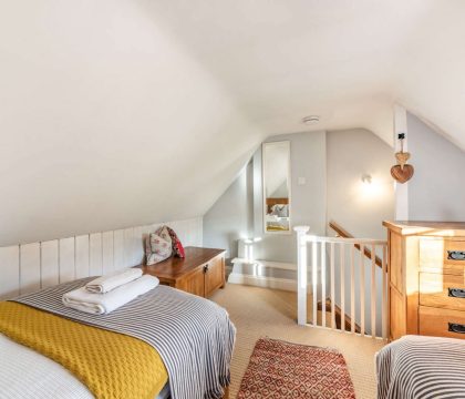 Cobblers Cottage Twin Room - StayCotswold