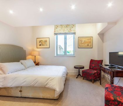Hill View House Ground Floor Double Bedroom - StayCotswold
