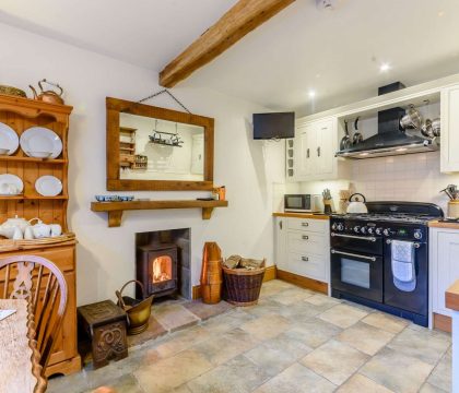 Rose Tree Cottage Kitchen - StayCotswold