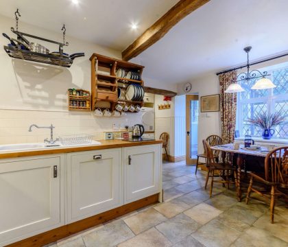 Rose Tree Cottage Kitchen - StayCotswold