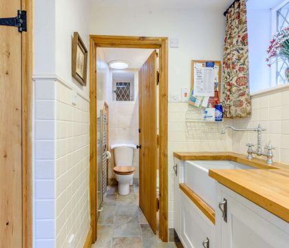 Rose Tree Cottage Shower Room - StayCotswold