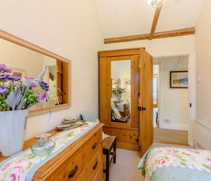 Rose Tree Cottage Single Bed - StayCotswold