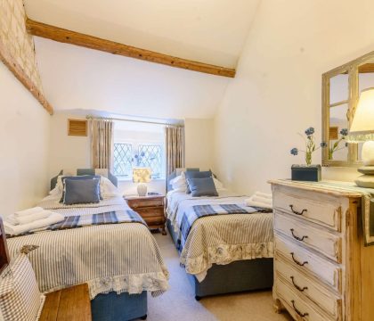 Rose Tree Cottage Twin Room - StayCotswold