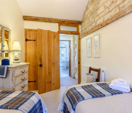 Rose Tree Cottage Twin Room - StayCotswold