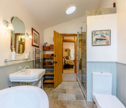 Rose Tree Cottage Family Bathroom - StayCotswold