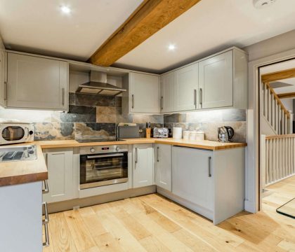 Church View Apartment Kitchen - StayCotswold