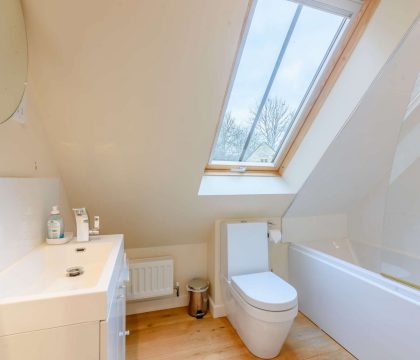 The Nest at Robins Roost Bathroom - StayCotswold