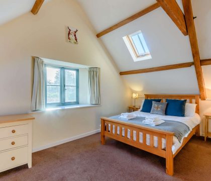 Will's Cottage Double Bed - StayCotswold