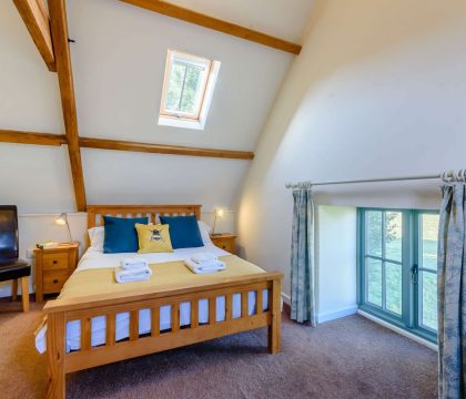 Will's Cottage Double Bed - StayCotswold