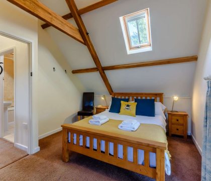 Will's Cottage Double Bed - StayCotswold