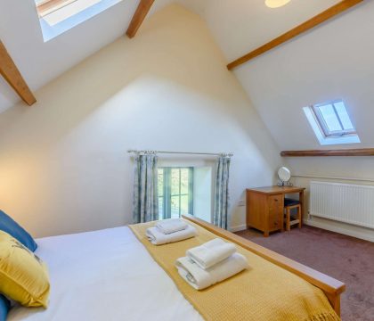 Will's Cottage Double Bed - StayCotswold