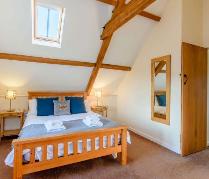 Will's Cottage Double Bed - StayCotswold