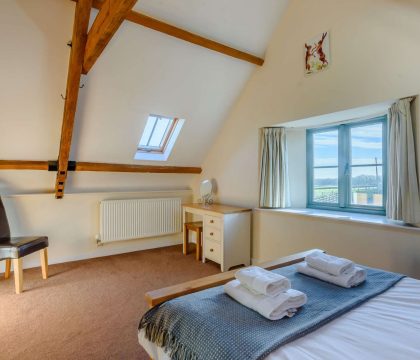 Will's Cottage Double Bed - StayCotswold