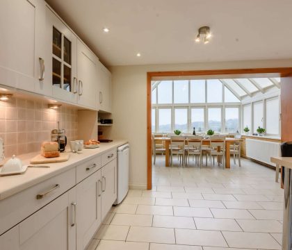 Landgate House Kitchen - StayCotswold