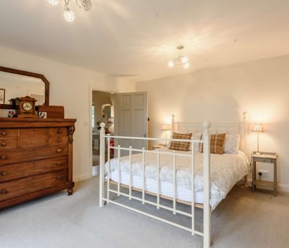 Landgate House Master Bedroom - StayCotswold