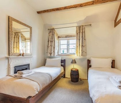 Winterberry Cottage Twin Room - StayCotswold