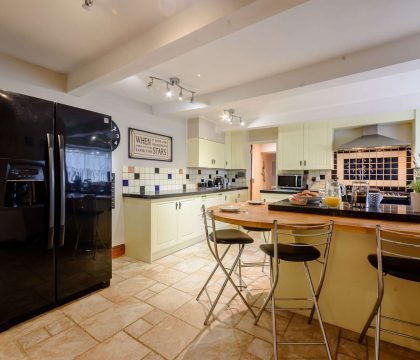 Grey Gables Barn Kitchen - StayCotswold