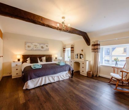 Grey Gables Barn Master Bedroom - StayCotswold