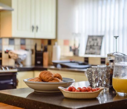 Grey Gables Barn Kitchen - StayCotswold