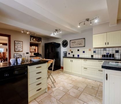 Grey Gables Barn Kitchen - StayCotswold