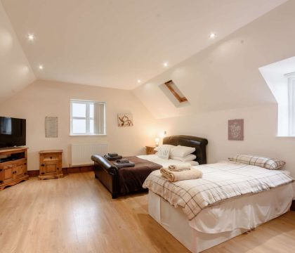 Grey Gables Barn Bedroom 5 - StayCotswold