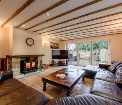 Grey Gables Barn Lounge - StayCotswold